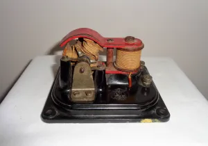 1940s SEL Three Pole Motor No.3 1262 4 Volts 1.5 amp